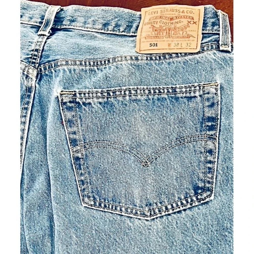 Vintage Levi's 501 Original Fit Jeans Men 37x31 Blue Button Fly Made in USA 520